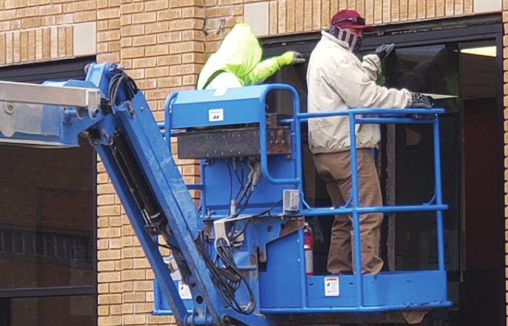 Crews continue replacing windows at the Custer County Courthouse as part of an ongoing project to replace all the existing windows with new ones. Leanna Cook/WDN