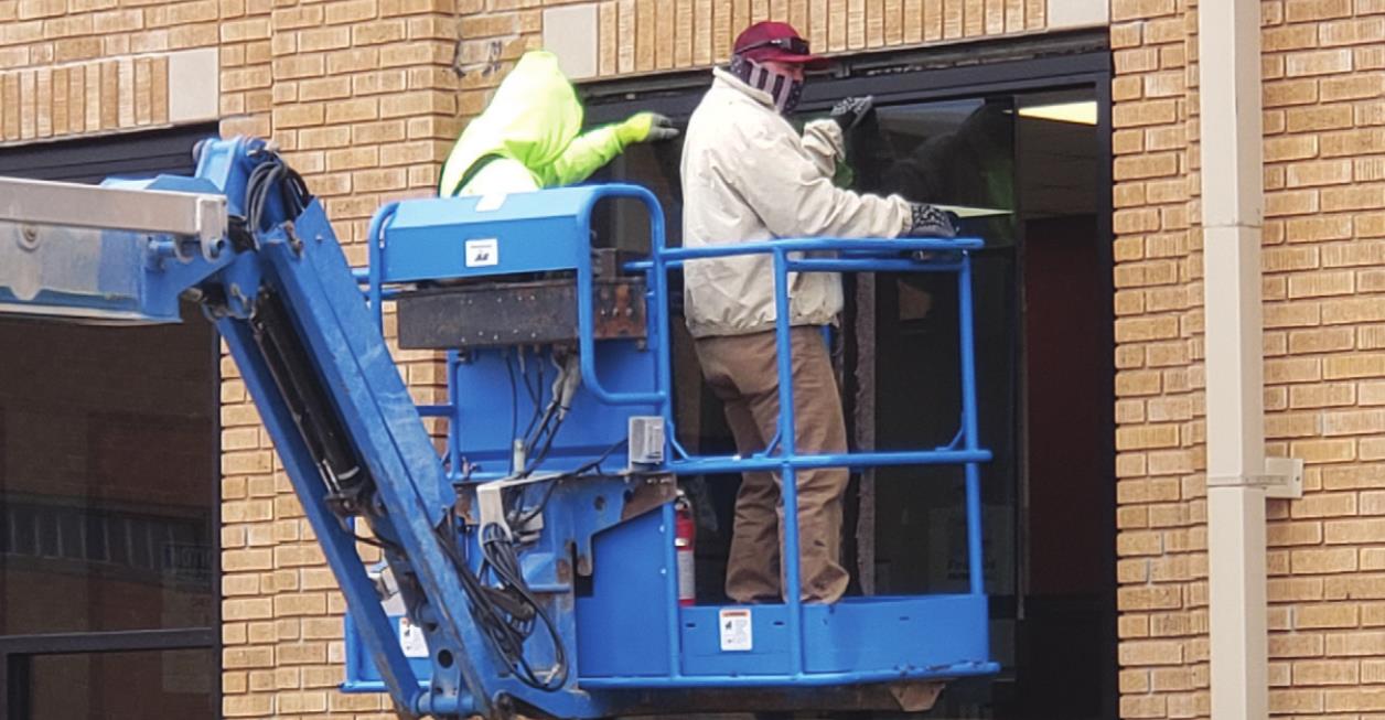 Crews continue replacing windows at the Custer County Courthouse as part of an ongoing project to replace all the existing windows with new ones. Leanna Cook/WDN