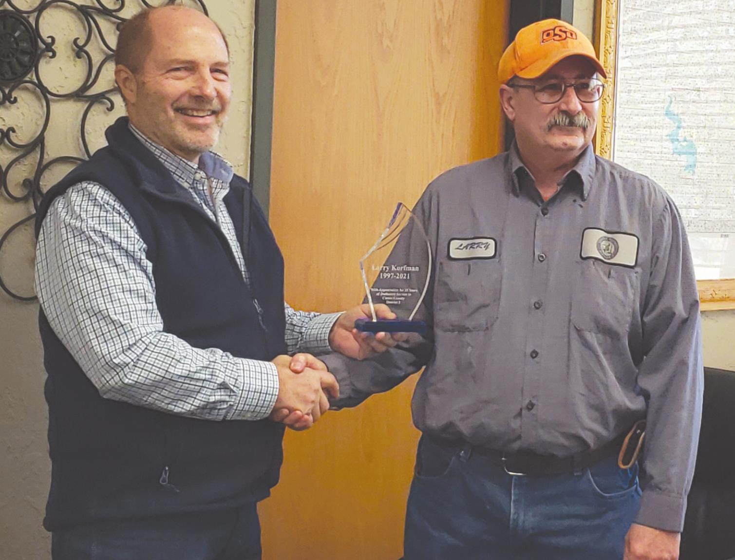District 2 County Commissioner Bruce Walker honors Larry Korfman for 24 years of service during Monday’s commissioner meeting. Korfman is retiring. Leanna Cook/WDN