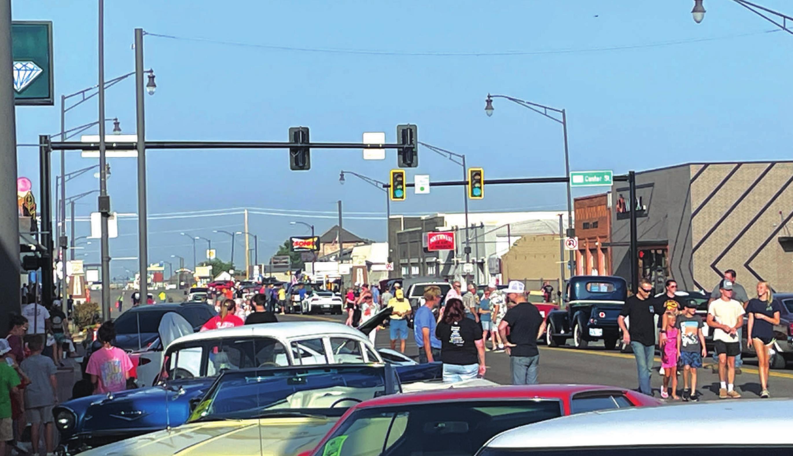 Heartland cruise and car show draw large crowd