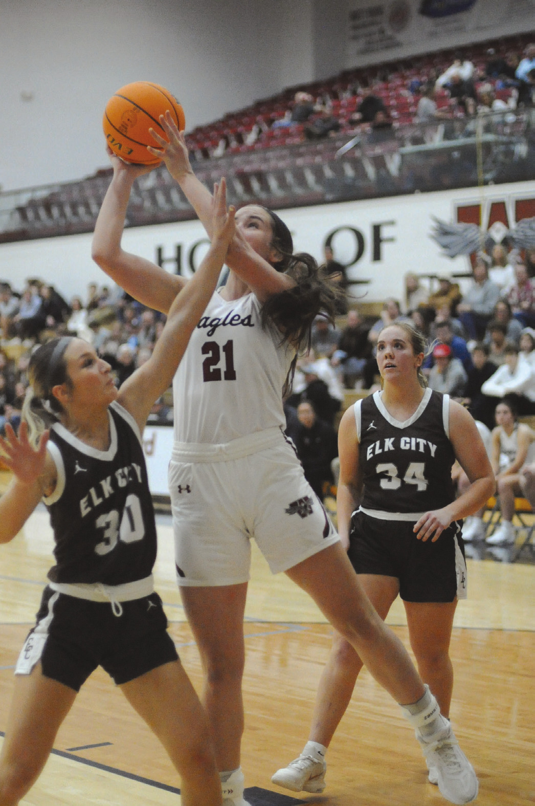 Brinlee Glassey scores two of her 11 points during Friday’s game against Elk City. Josh Burton/WDN