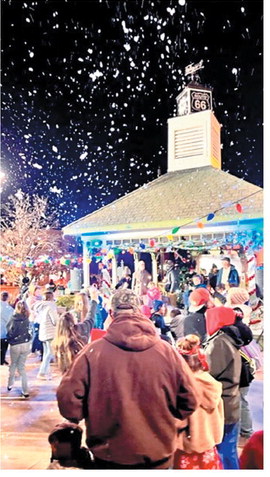 The community enjoys snowfall, as well as lights, candy and popcorn, provided by the WDN, along with hot chocolate provided by First National Bank &amp; Trust Co. of Weatherford.