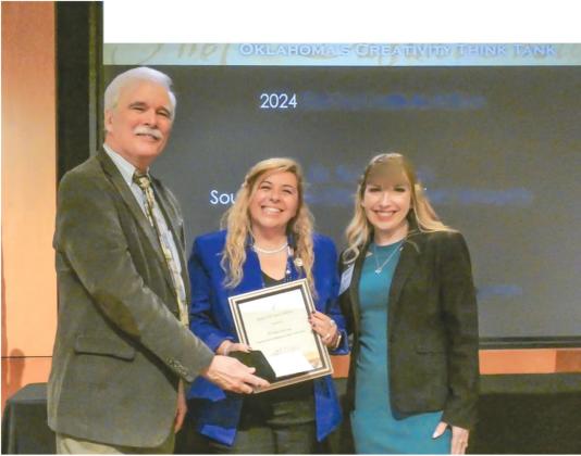 Dr. Tugba Sevin, center, was awarded the 2024 DaVinci Fellow award for her project, “Expanding Horizons: World Languages Certificate Initiative.