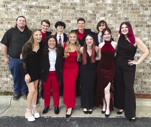 ◄ The Weatherford High School Speech and Debate Team competed this past weekend at state at the University of Tulsa. Senior Izzy O’Bleness was state runner up in 5A Poetry and the debate team of Skyler Denney, Sariah Longoria and Cade Smith placed fourth in 5A CX Debate.